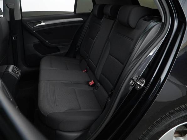 Volkswagen Golf VII Рестайлинг с пробегом 2019 года, цена 1 642 050 рублей, 94176 км, хэтчбек, Автокод Объявления
