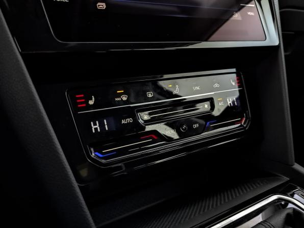 Volkswagen Passat B8 Рестайлинг с пробегом 2021 года, цена 2 210 000 рублей, 90268 км, седан, Автокод Объявления