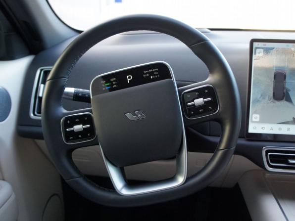Li Auto (Lixiang) L7 I Рестайлинг с пробегом 2024 года, цена 6 800 000 рублей, 6050 км, внедорожник, Автокод Объявления