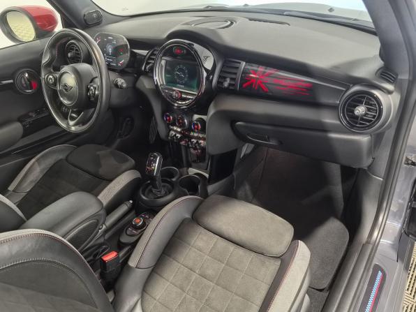 Mini Hatch III (F55/F56) Рестайлинг с пробегом 2020 года, цена 3 177 700 рублей, 68241 км, хэтчбек, Автокод Объявления
