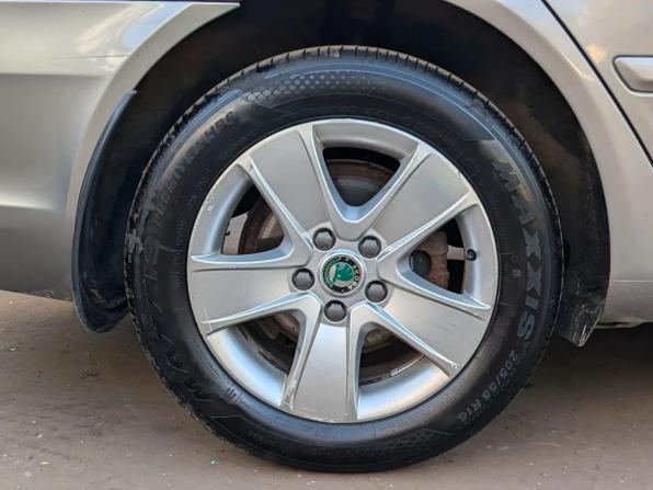 Skoda Octavia II (A5) Рестайлинг с пробегом 2012 года, цена 695 000 рублей, 328761 км, лифтбек, Автокод Объявления