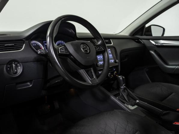 Skoda Octavia III (A7) Рестайлинг с пробегом 2019 года, цена 2 200 000 рублей, 100000 км, лифтбек, Автокод Объявления