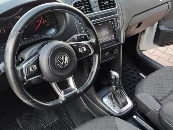 Volkswagen Polo V Рестайлинг с пробегом 2018 года, цена 1 290 000 рублей, 158407 км, седан, Автокод Объявления