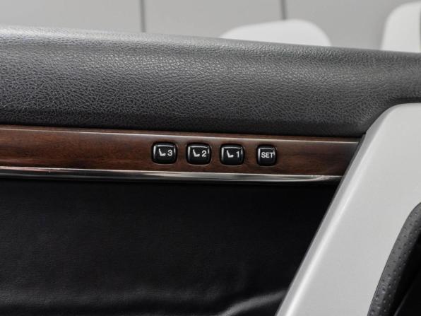 Toyota Land Cruiser 200 Series Рестайлинг 2 с пробегом 2016 года, цена 6 249 000 рублей, 275453 км, внедорожник, Автокод Объявления