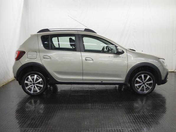 Renault Sandero II Рестайлинг с пробегом 2019 года, цена 1 040 000 рублей, 89967 км, хэтчбек, Автокод Объявления