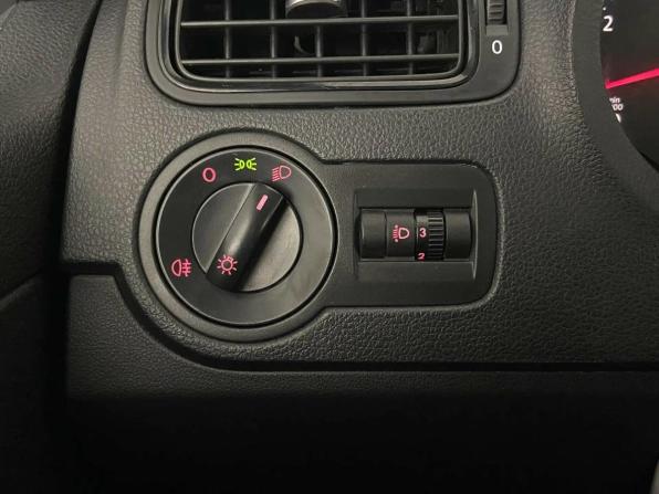 Volkswagen Polo V Рестайлинг с пробегом 2018 года, цена 1 079 000 рублей, 81419 км, седан, Автокод Объявления