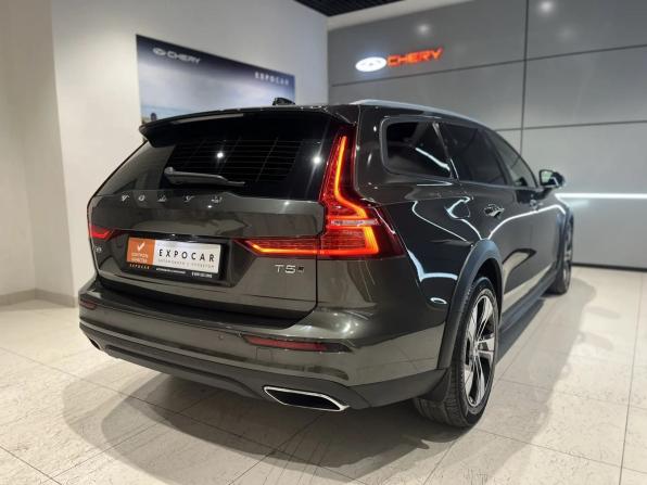 Volvo V60 Cross Country II с пробегом 2020 года, цена 3 300 000 рублей, 101000 км, универсал, Автокод Объявления