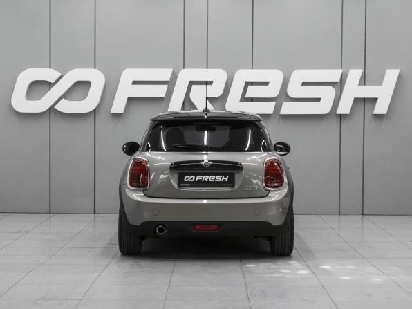 Mini Hatch III (F55/F56) Рестайлинг с пробегом 2018 года, цена 2 099 000 рублей, 66501 км, хэтчбек, Автокод Объявления