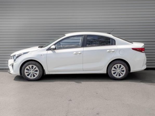 Kia Rio IV Рестайлинг с пробегом 2021 года, цена 1 550 000 рублей, 80362 км, седан, Автокод Объявления