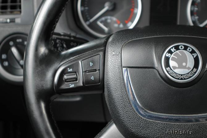 Skoda Octavia II (A5) Рестайлинг с пробегом 2011 года, цена 729 000 рублей, 303000 км, лифтбек, Автокод Объявления