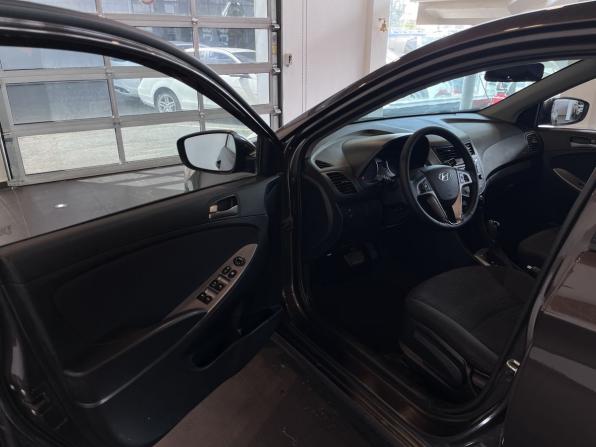 Hyundai Solaris I Рестайлинг с пробегом 2015 года, цена 960 000 рублей, 195660 км, седан, Автокод Объявления