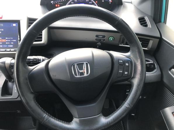 Honda Freed I Рестайлинг с пробегом 2012 года, цена 1 200 000 рублей, 133765 км, компактвэн, Автокод Объявления