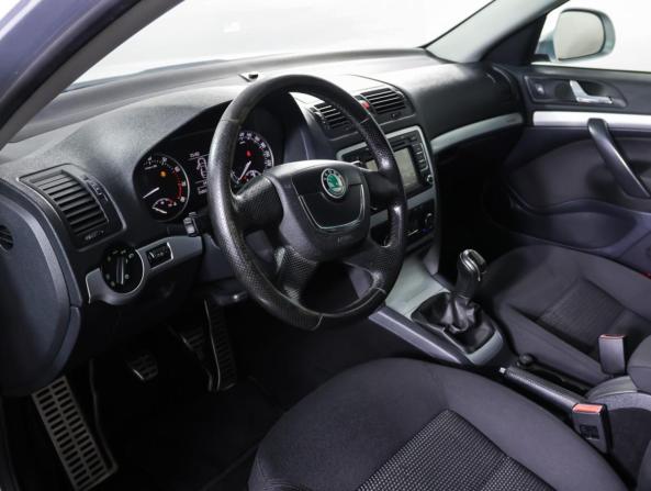 Skoda Octavia II (A5) Рестайлинг с пробегом 2012 года, цена 985 000 рублей, 310557 км, универсал, Автокод Объявления