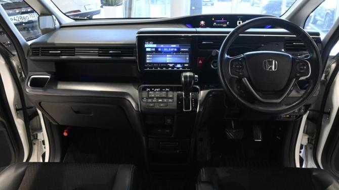 Honda Stepwgn V Рестайлинг с пробегом 2020 года, цена 2 295 000 рублей, 115000 км, минивэн, Автокод Объявления