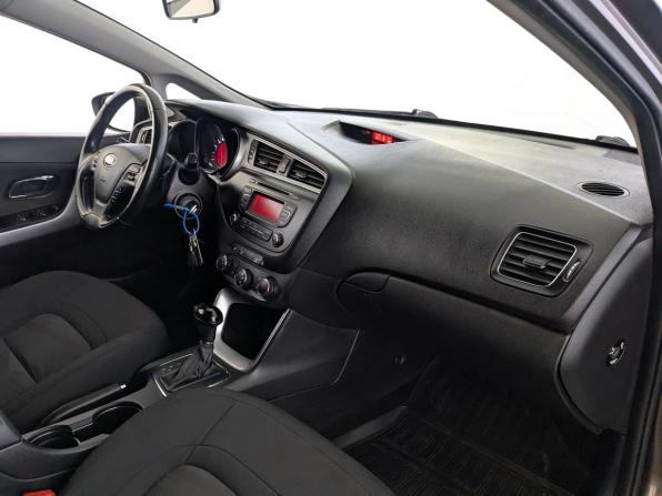 Kia Ceed II Рестайлинг с пробегом 2015 года, цена 1 175 000 рублей, 137553 км, универсал, Автокод Объявления