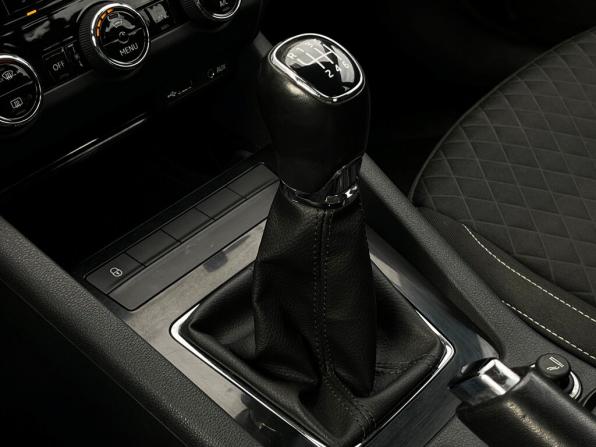 Skoda Octavia III (A7) Рестайлинг с пробегом 2017 года, цена 1 391 400 рублей, 189891 км, лифтбек, Автокод Объявления