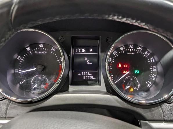 Skoda Yeti I Рестайлинг с пробегом 2015 года, цена 1 370 000 рублей, 88000 км, внедорожник, Автокод Объявления