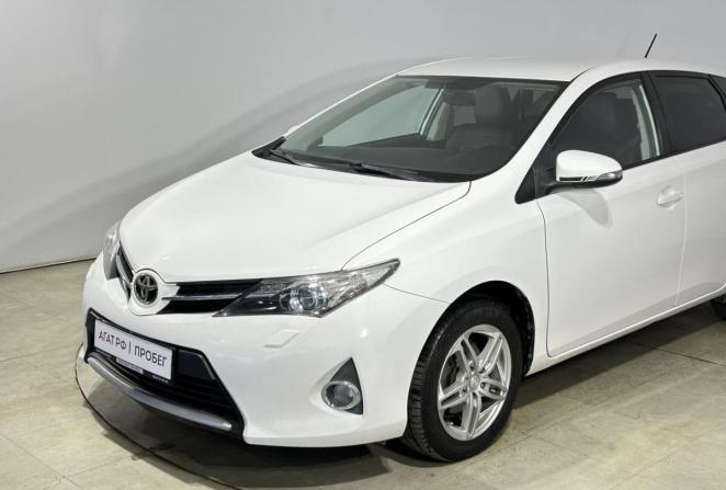 Toyota Auris II с пробегом 2013 года, цена 1 050 000 рублей, 216386 км, хэтчбек, Автокод Объявления