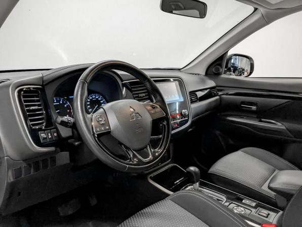 Mitsubishi Outlander III Рестайлинг 3 с пробегом 2021 года, цена 2 350 000 рублей, 98685 км, внедорожник, Автокод Объявления
