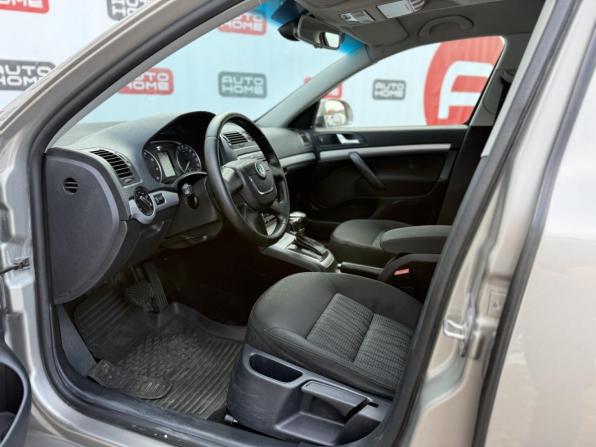 Skoda Octavia II (A5) Рестайлинг с пробегом 2009 года, цена 649 990 рублей, 213800 км, лифтбек, Автокод Объявления