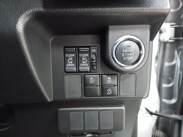 Toyota Roomy I с пробегом 2017 года, цена 997 000 рублей, 32115 км, микровэн, Автокод Объявления