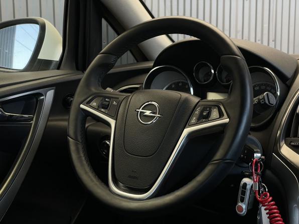 Opel Astra J с пробегом 2011 года, цена 507 000 рублей, 183102 км, хэтчбек, Автокод Объявления