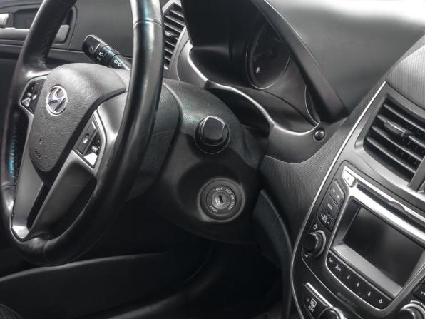 Hyundai Solaris I Рестайлинг с пробегом 2015 года, цена 879 900 рублей, 225307 км, седан, Автокод Объявления