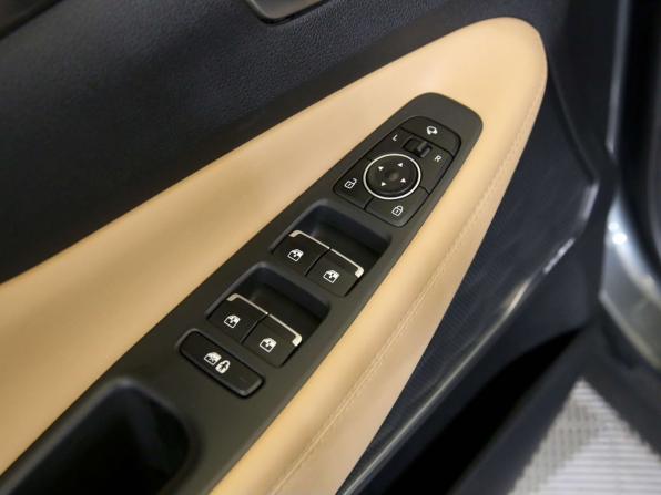 Hyundai Santa Fe IV Рестайлинг с пробегом 2022 года, цена 3 675 000 рублей, 81145 км, внедорожник, Автокод Объявления