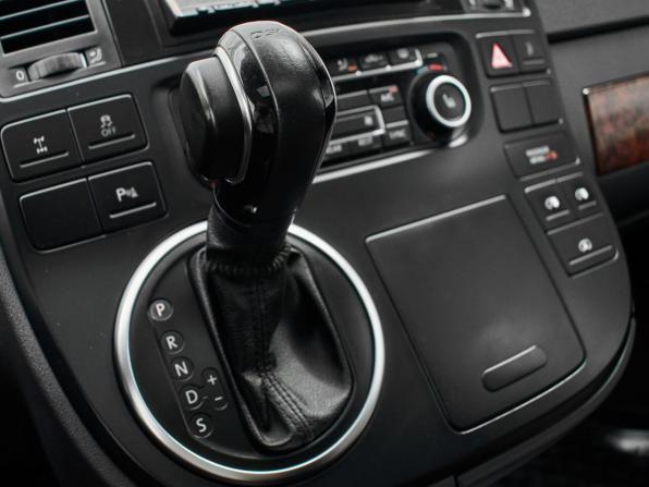 Volkswagen Multivan T5 Рестайлинг с пробегом 2012 года, цена 2 690 000 рублей, 212143 км, минивэн, Автокод Объявления