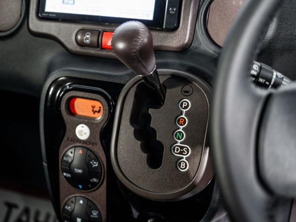 Toyota Spade с пробегом 2013 года, цена 869 500 рублей, 140614 км, компактвэн, Автокод Объявления