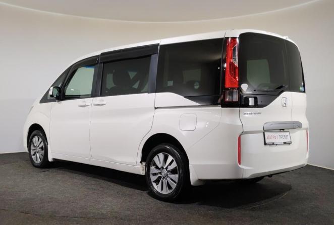 Honda Stepwgn V с пробегом 2016 года, цена 1 870 000 рублей, 155200 км, минивэн, Автокод Объявления