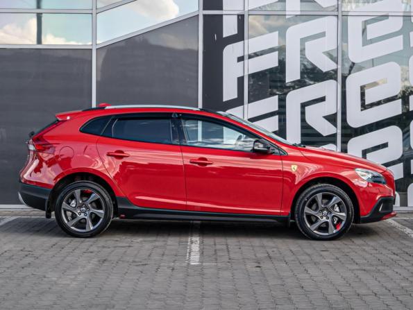Volvo V40 II с пробегом 2015 года, цена 1 550 000 рублей, 168620 км, хэтчбек, Автокод Объявления