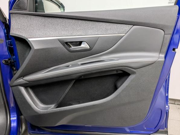 Peugeot 3008 II с пробегом 2018 года, цена 2 100 000 рублей, 50986 км, внедорожник, Автокод Объявления