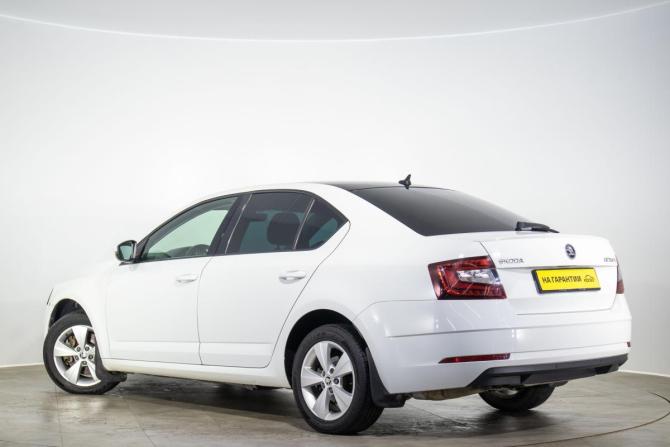 Skoda Octavia III (A7) Рестайлинг с пробегом 2017 года, цена 1 589 000 рублей, 214000 км, лифтбек, Автокод Объявления