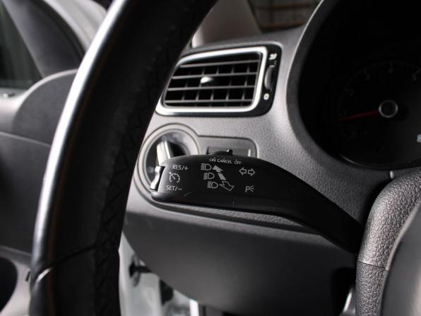 Volkswagen Polo V Рестайлинг с пробегом 2018 года, цена 1 400 000 рублей, 69555 км, седан, Автокод Объявления