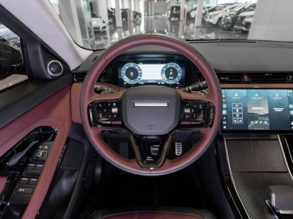 Land Rover Range Rover Evoque II Рестайлинг с пробегом 2025 года, цена 5 900 000 рублей, 50 км, внедорожник, Автокод Объявления