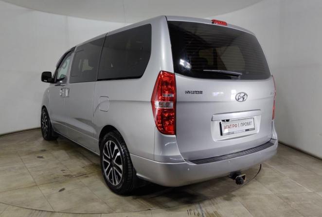 Hyundai H-1 II с пробегом 2015 года, цена 1 640 000 рублей, 352777 км, минивэн, Автокод Объявления