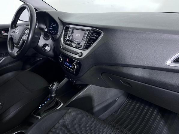 Hyundai Solaris II с пробегом 2018 года, цена 1 225 000 рублей, 161746 км, седан, Автокод Объявления