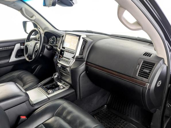Toyota Land Cruiser 200 Series Рестайлинг 2 с пробегом 2017 года, цена 6 170 000 рублей, 177144 км, внедорожник, Автокод Объявления