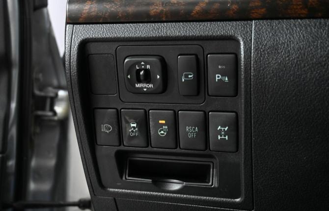 Toyota Land Cruiser 200 Series Рестайлинг 1 с пробегом 2015 года, цена 6 749 990 рублей, 44000 км, внедорожник, Автокод Объявления