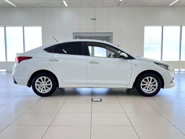 Hyundai Solaris II с пробегом 2017 года, цена 1 379 000 рублей, 112529 км, седан, Автокод Объявления