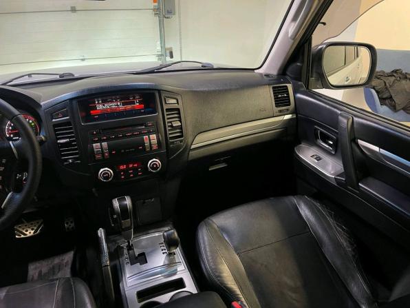 Mitsubishi Pajero IV Рестайлинг 1 с пробегом 2011 года, цена 1 799 000 рублей, 301938 км, внедорожник, Автокод Объявления