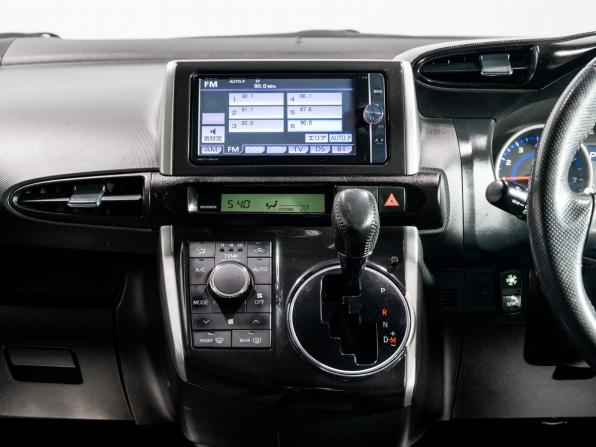 Toyota Wish II Рестайлинг с пробегом 2012 года, цена 1 480 000 рублей, 137425 км, минивэн, Автокод Объявления