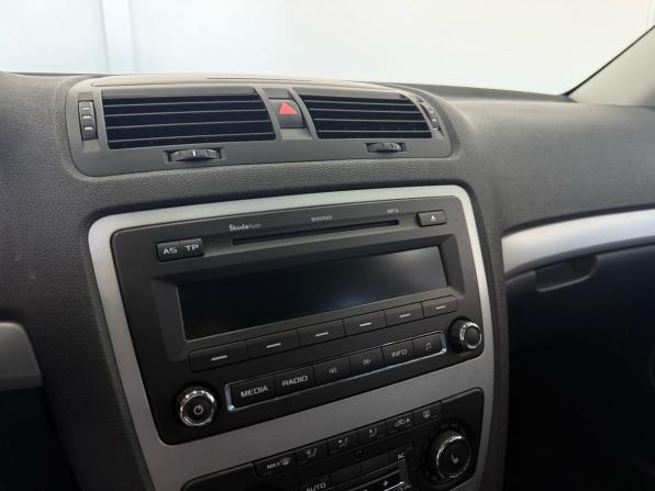 Skoda Octavia II (A5) Рестайлинг с пробегом 2013 года, цена 1 099 000 рублей, 169900 км, лифтбек, Автокод Объявления