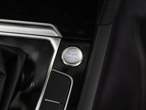 Volkswagen Passat B8 с пробегом 2015 года, цена 1 800 000 рублей, 50939 км, седан, Автокод Объявления