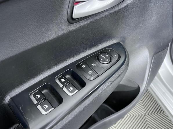 Kia Rio IV с пробегом 2018 года, цена 1 499 000 рублей, 75561 км, седан, Автокод Объявления
