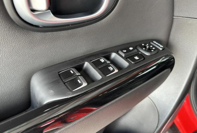Kia Soul II Рестайлинг с пробегом 2018 года, цена 1 785 000 рублей, 34234 км, хэтчбек, Автокод Объявления