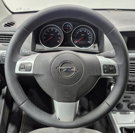 Opel Astra H Рестайлинг с пробегом 2011 года, цена 570 000 рублей, 245265 км, седан, Автокод Объявления