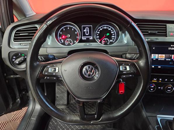 Volkswagen Golf VII Рестайлинг с пробегом 2018 года, цена 1 749 000 рублей, 122131 км, хэтчбек, Автокод Объявления