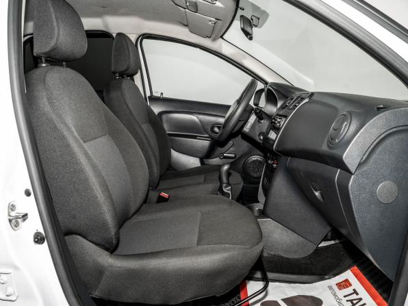 Renault Logan II с пробегом 2017 года, цена 750 500 рублей, 81288 км, седан, Автокод Объявления